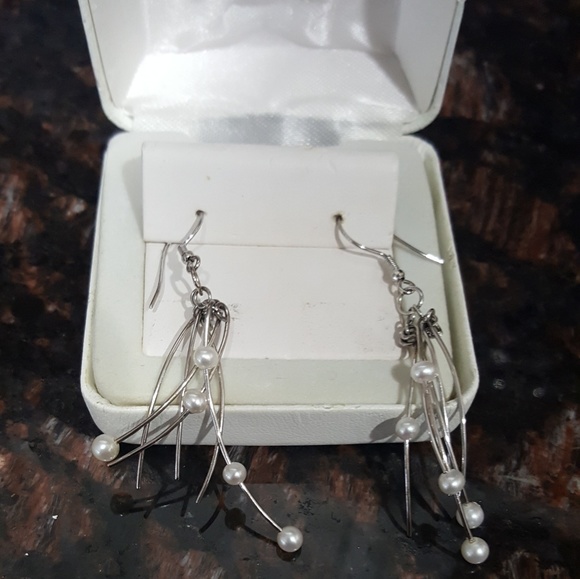 Jewelry - Pearl earrings